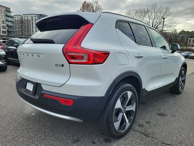 2025 Volvo XC40 Core Bright Theme