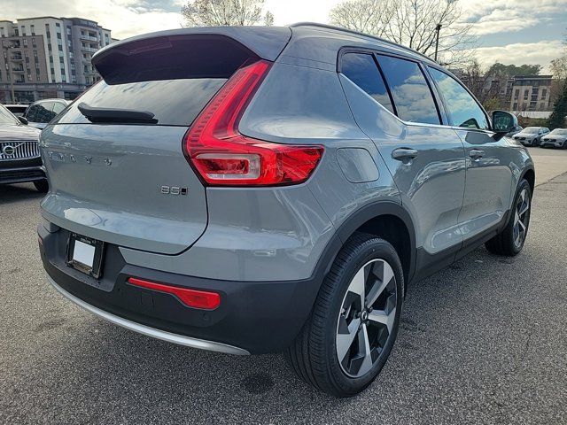 2025 Volvo XC40 Core Bright Theme