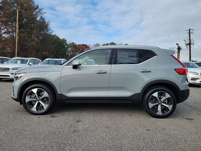 2025 Volvo XC40 Core Bright Theme