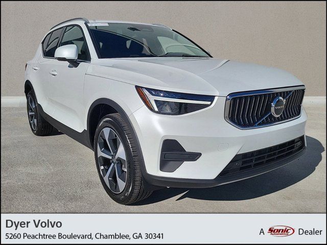 2025 Volvo XC40 Core Bright Theme