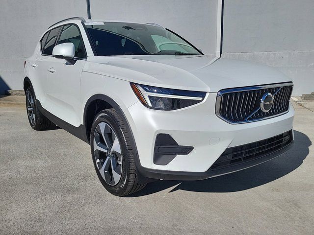 2025 Volvo XC40 Core Bright Theme