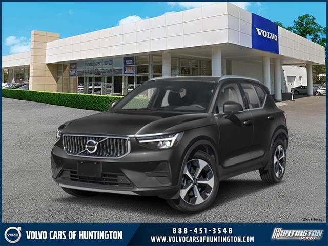 2025 Volvo XC40 Core Bright Theme