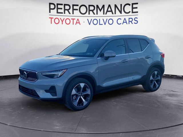 2025 Volvo XC40 Core Bright Theme