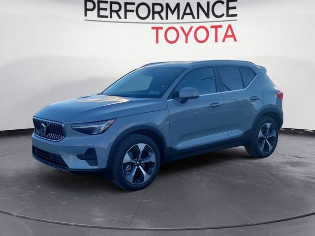 2025 Volvo XC40 Core Bright Theme