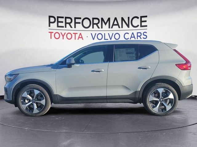 2025 Volvo XC40 Core Bright Theme