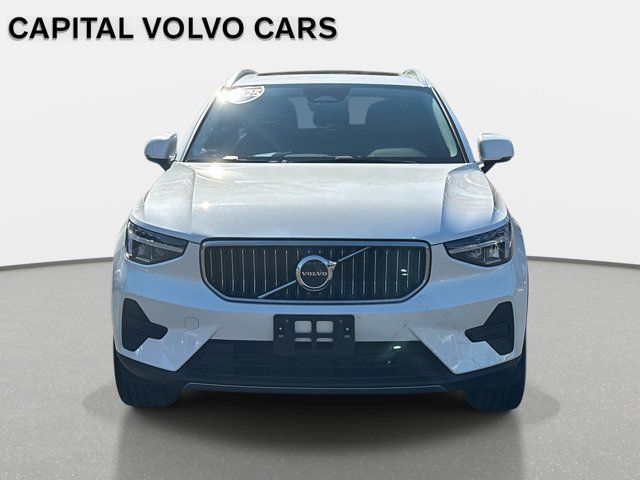 2025 Volvo XC40 Core Bright Theme