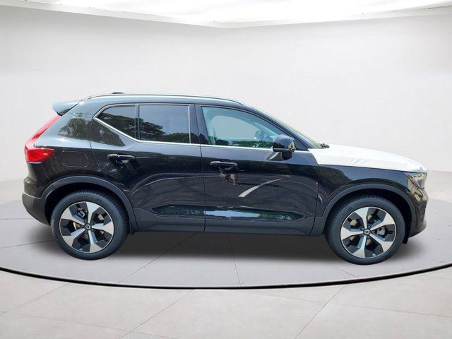2025 Volvo XC40 Core Bright Theme