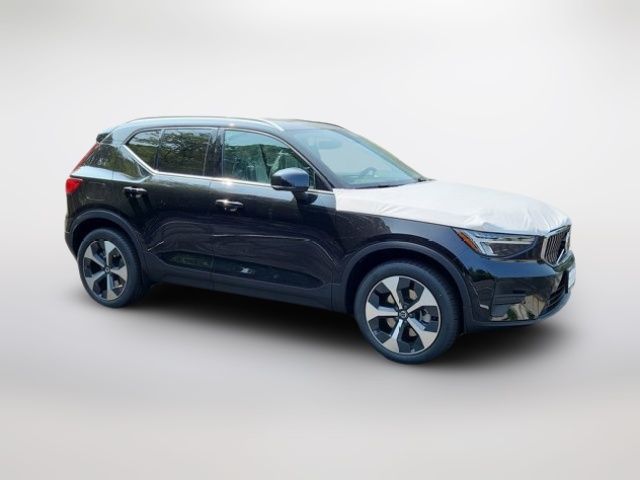 2025 Volvo XC40 Core Bright Theme