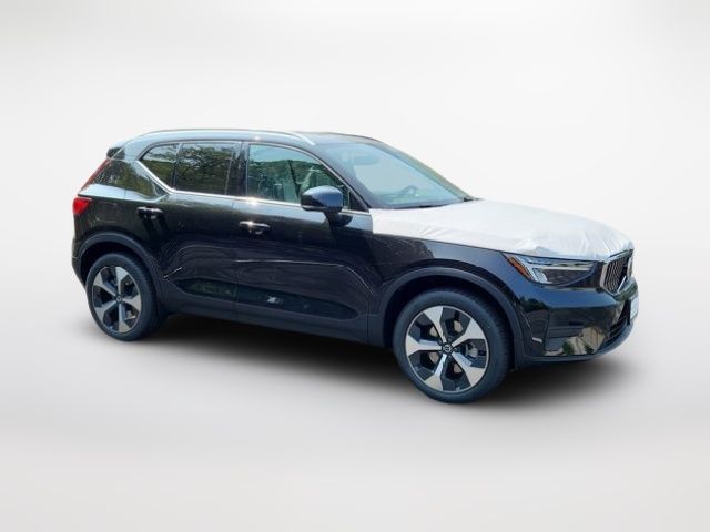 2025 Volvo XC40 Core Bright Theme