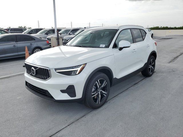 2025 Volvo XC40 Core Bright Theme