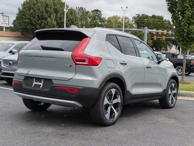 2025 Volvo XC40 Core Bright Theme