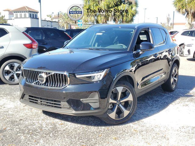 2025 Volvo XC40 Core Bright Theme