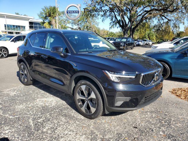 2025 Volvo XC40 Core Bright Theme