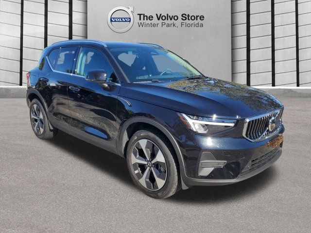 2025 Volvo XC40 Core Bright Theme