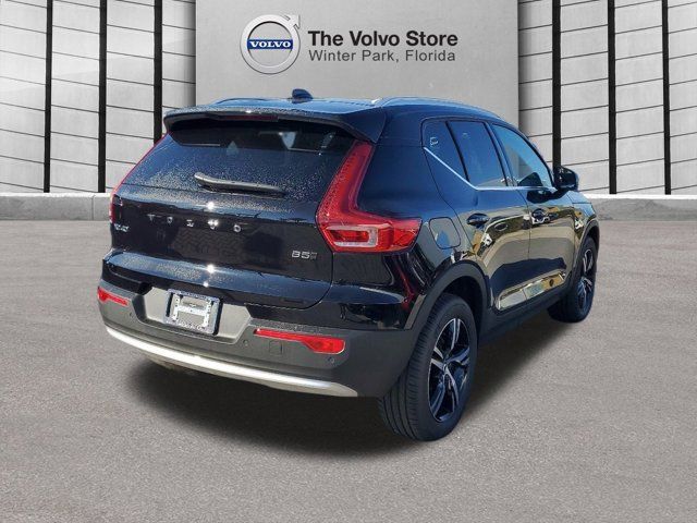 2025 Volvo XC40 Core Bright Theme