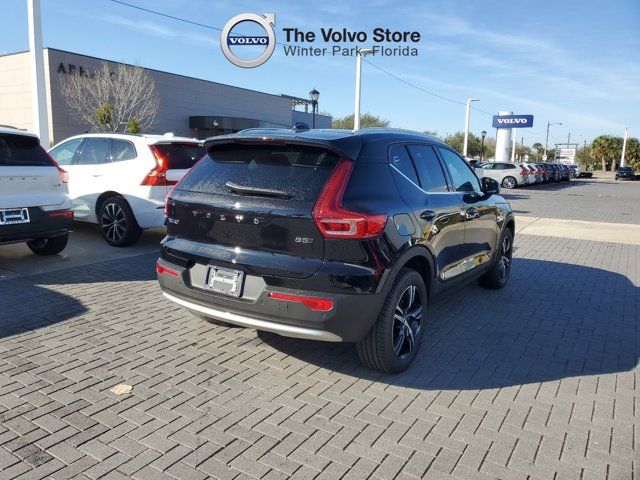 2025 Volvo XC40 Core Bright Theme