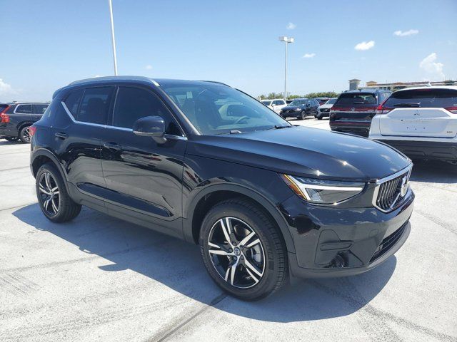 2025 Volvo XC40 Core Bright Theme