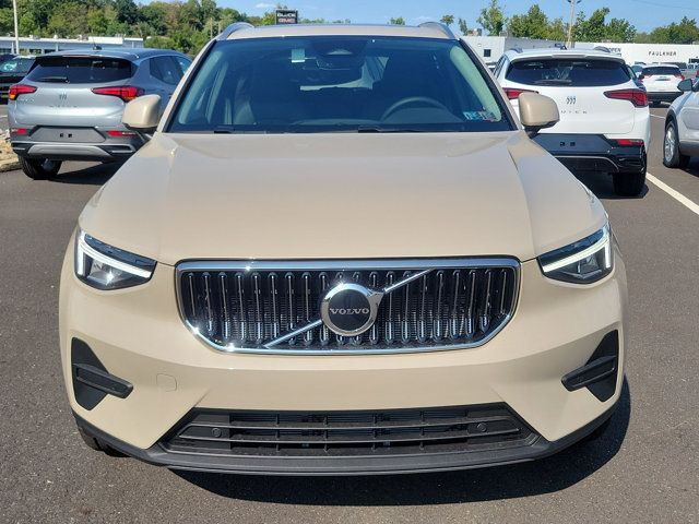 2025 Volvo XC40 Core Bright Theme