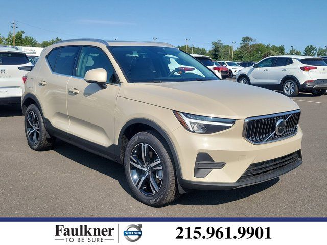 2025 Volvo XC40 Core Bright Theme