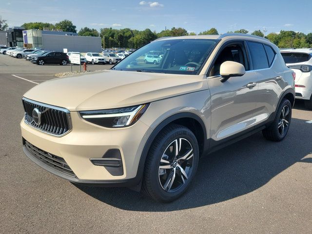 2025 Volvo XC40 Core Bright Theme