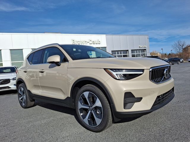 2025 Volvo XC40 Core Bright Theme