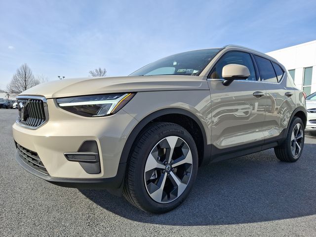 2025 Volvo XC40 Core Bright Theme