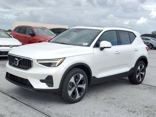 2025 Volvo XC40 Core Bright Theme