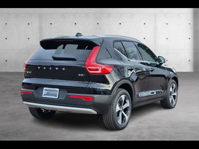 2025 Volvo XC40 Core Bright Theme