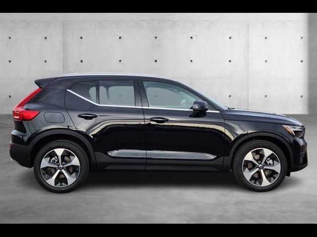 2025 Volvo XC40 Core Bright Theme