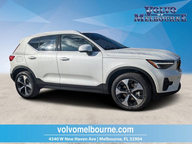 2025 Volvo XC40 Core Bright Theme