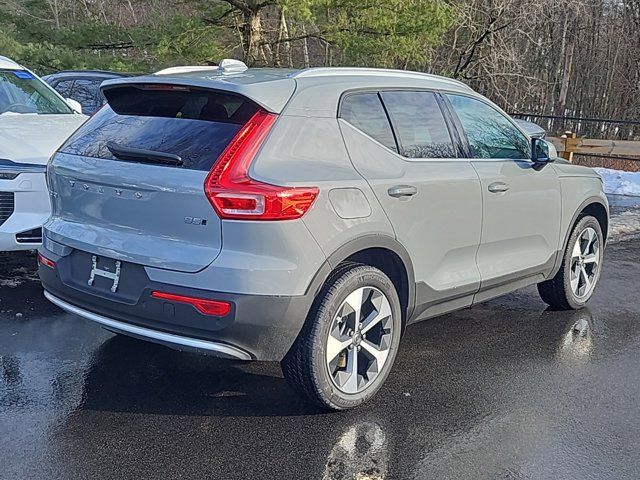 2025 Volvo XC40 Core Bright Theme