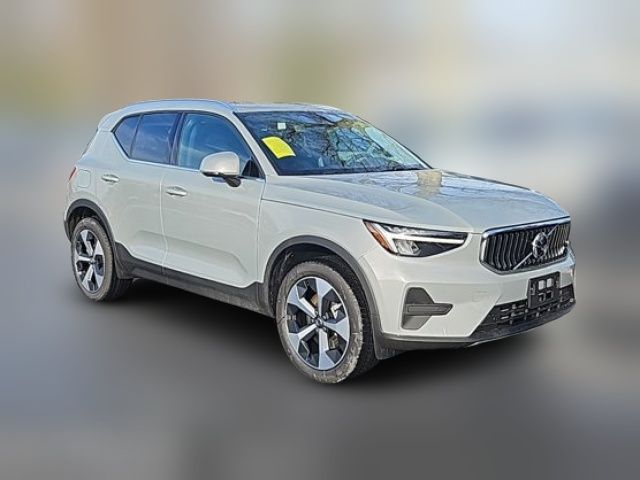 2025 Volvo XC40 Core Bright Theme