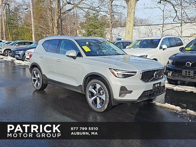 2025 Volvo XC40 Core Bright Theme