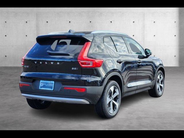 2025 Volvo XC40 Core Bright Theme