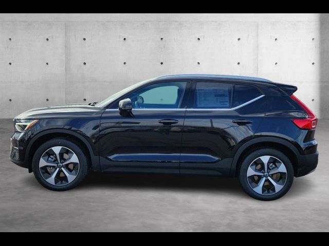 2025 Volvo XC40 Core Bright Theme