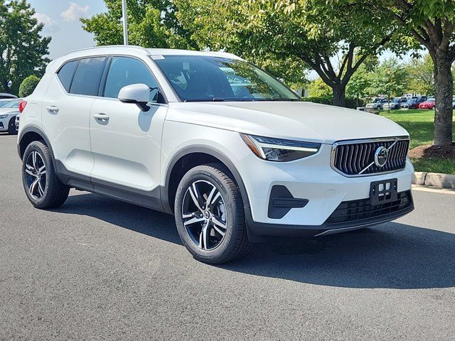 2025 Volvo XC40 Core Bright Theme