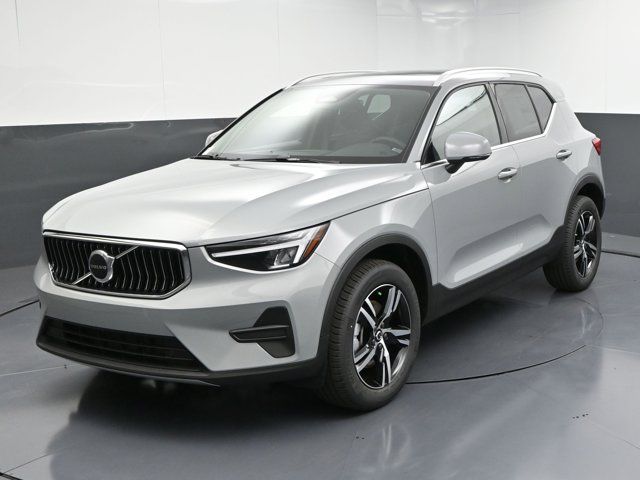 2025 Volvo XC40 Core Bright Theme