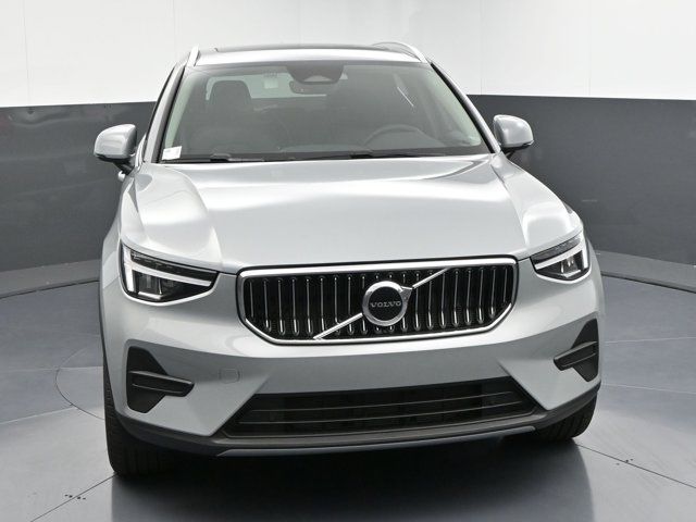 2025 Volvo XC40 Core Bright Theme