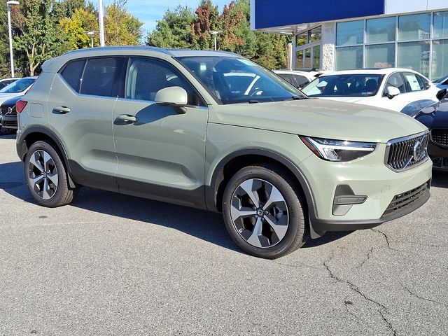 2025 Volvo XC40 Core Bright Theme