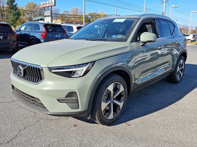 2025 Volvo XC40 Core Bright Theme