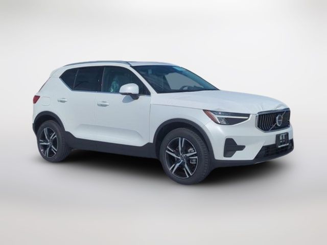 2025 Volvo XC40 Core Bright Theme