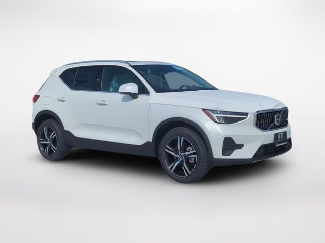 2025 Volvo XC40 Core Bright Theme