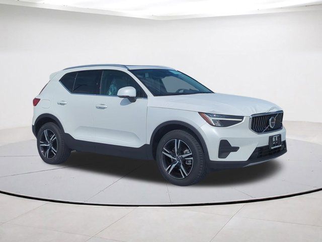 2025 Volvo XC40 Core Bright Theme