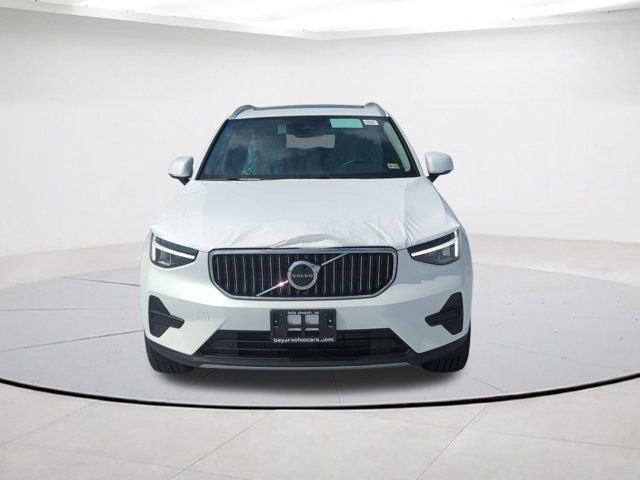 2025 Volvo XC40 Core Bright Theme