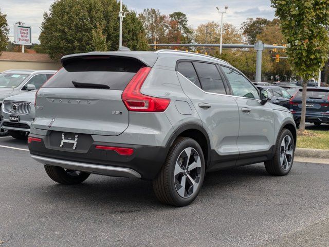 2025 Volvo XC40 Core Bright Theme