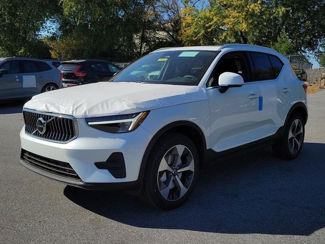 2025 Volvo XC40 Core Bright Theme