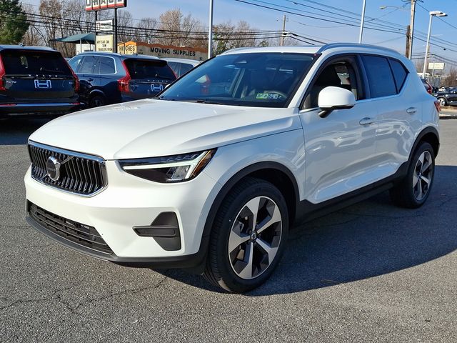 2025 Volvo XC40 Core Bright Theme