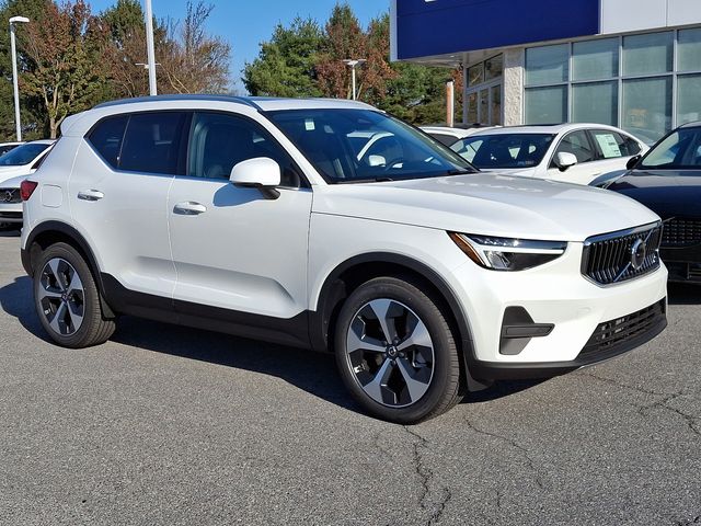 2025 Volvo XC40 Core Bright Theme