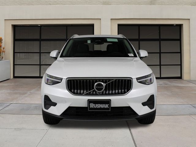 2025 Volvo XC40 Core Bright Theme