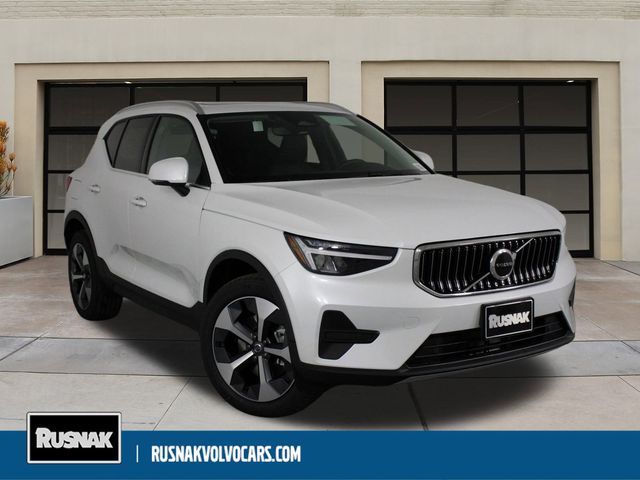 2025 Volvo XC40 Core Bright Theme